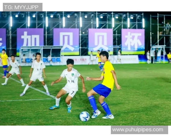 致敬足球明星的无私奉献与激情追梦的感人瞬间 致敬足球明星的无私奉献与激情追梦的感人瞬间